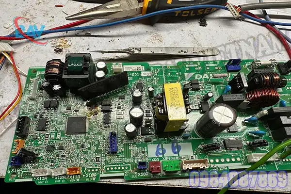 Chuyên Sửa Bo Mạch Điều Hòa VRV3 Daikin – Báo Giá Linh Kiện