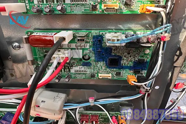 Dịch Vụ Sửa Bo Mạch Điều Hòa VRV6 Daikin Và Bán Linh Kiện Daikin